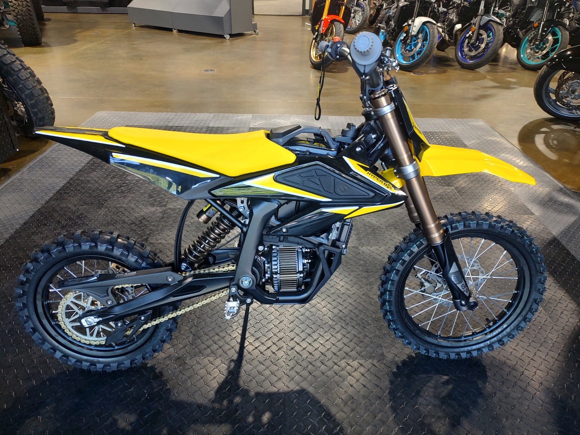SUR RON HYPER BEE (PRE OWNED)